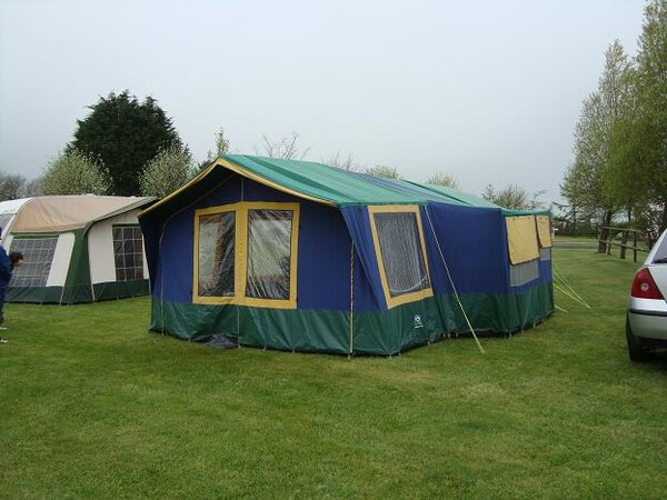 trailer tent 2.jpg
