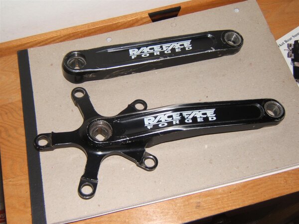 Race Face Forged Cranks 002 (Large).JPG