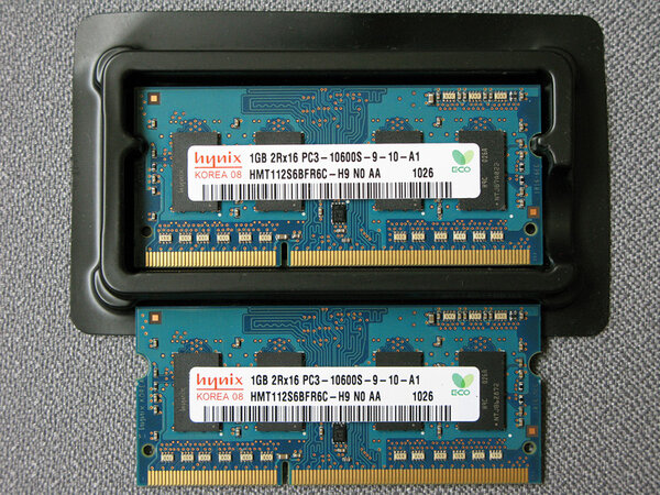 Hynix 1GB PC3 10600 1333 Twin RB.jpg