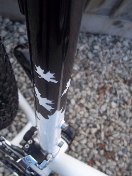 ORIGINAL PAINTWORK, WITH GORGEOUS MAPLE LEAFS..jpg