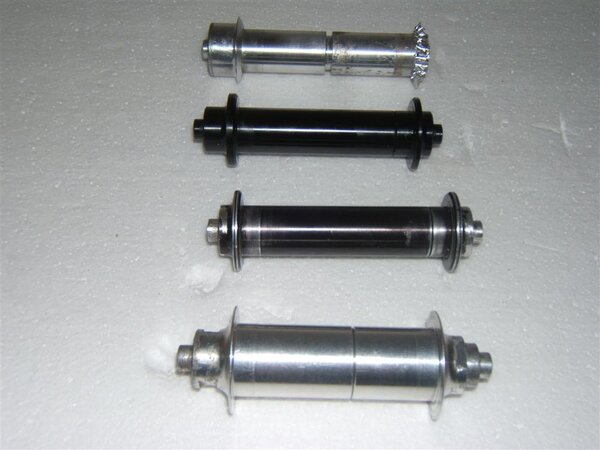 Hope 20mm-25mm bolt through axles 002 (Custom).JPG