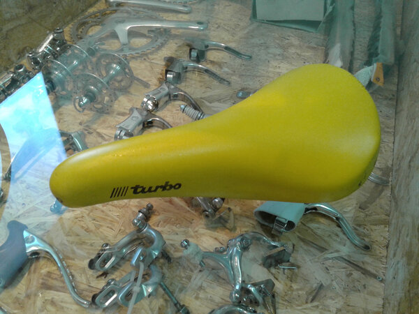 Turbo saddle yellow-155852.jpg