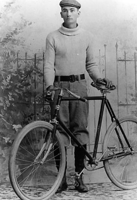 men_vintage_bicycle_museum_6.jpg