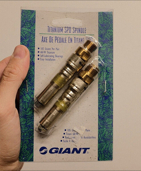 6A4V Titanium M737 Spindles by Giant.jpg