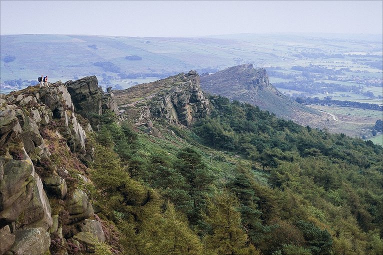 _51879857_climbers_on_the_roaches_rocks_in_the_staffordshire_moor_smal.jpg