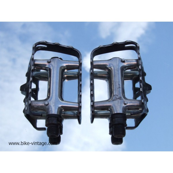 for-sell-vintage-mtb-shimano-deore-xt-pd-m735-pedals-.jpg