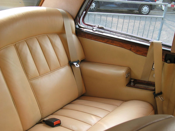 rolls-royce-corniche-coupe-front-rear-seat-belts.jpg
