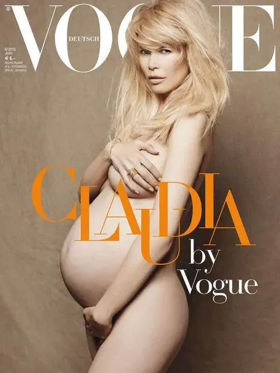 claudia_schiffers_pregnant_pose.webp