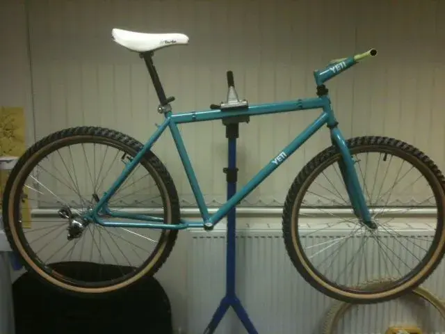 yeti Fro with wheels.webp