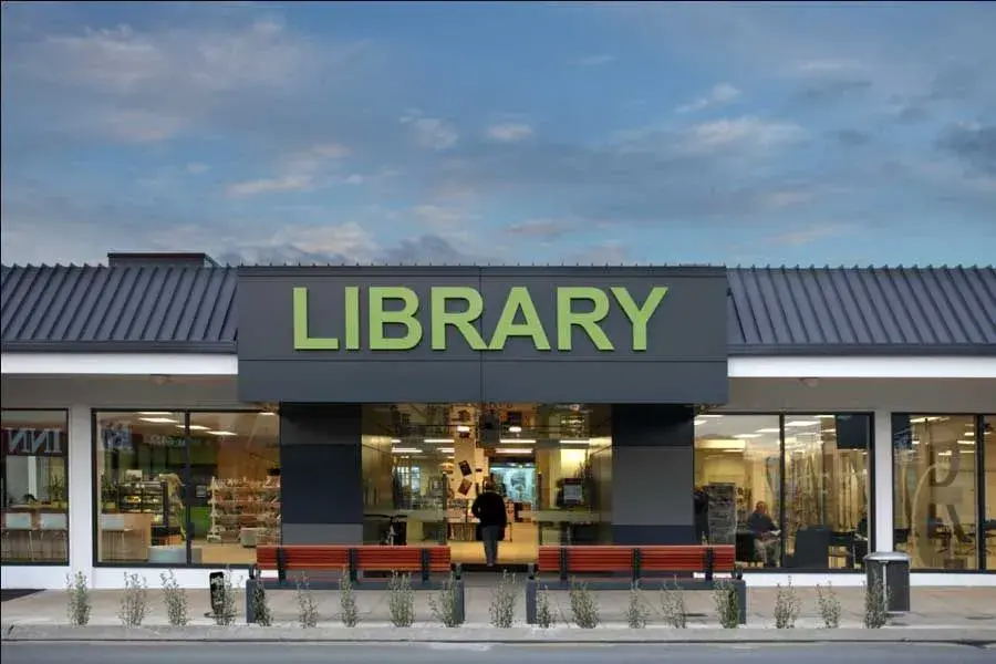 library_queen_strret_j071010.webp