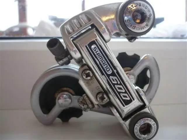 SHIMANO600_REARDERAILLEUR.webp