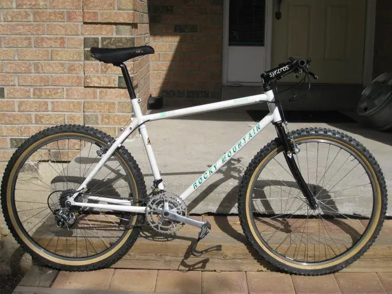 1992 Blizzard size 20.5 option white.webp