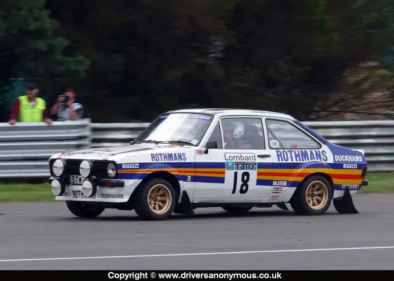 Silverstone_classic_action_08.webp