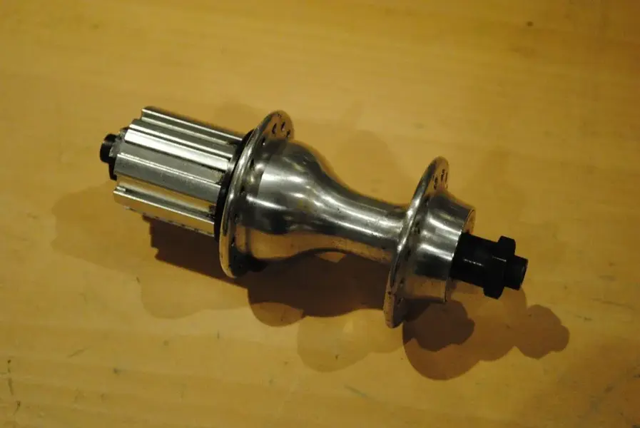 campagnolo mirage hub.webp