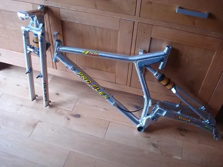 Proflex 955 and Girvin Vector 2 forks.webp