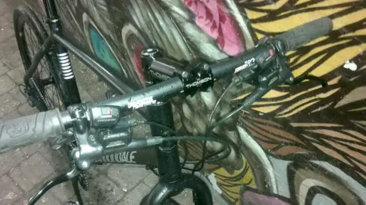 cannondale bb tunel bars.webp