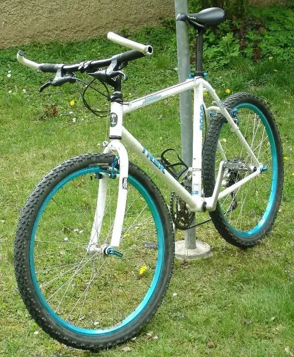picked this Trek 7000 ZX today. I don't have much info about it other than  3x8speed, size 49, v-brake, handmade alu frame in USA. Not quite happy with  the shimano shifter, any
