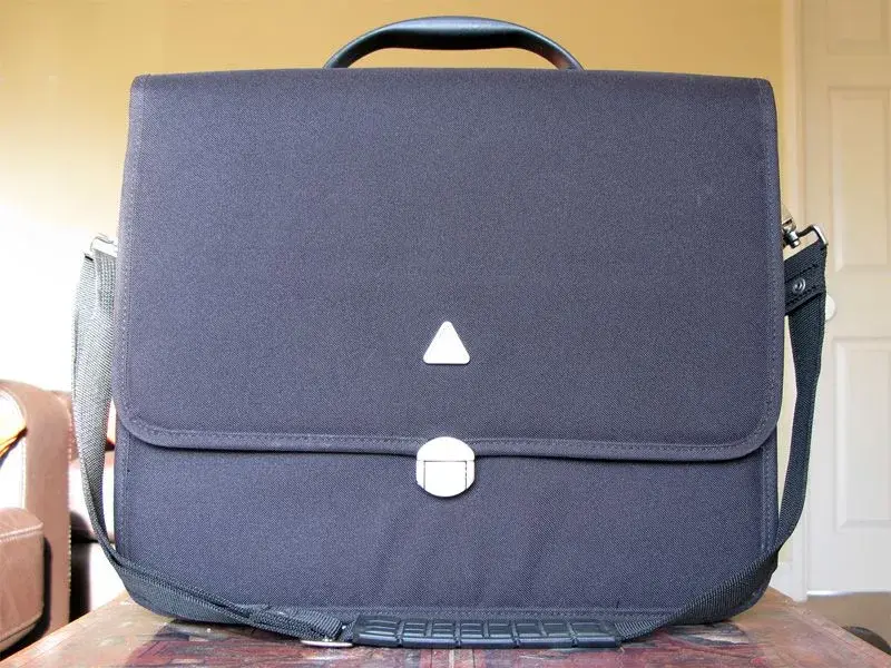 Techair 3101 Laptop Bag 1 RB.webp