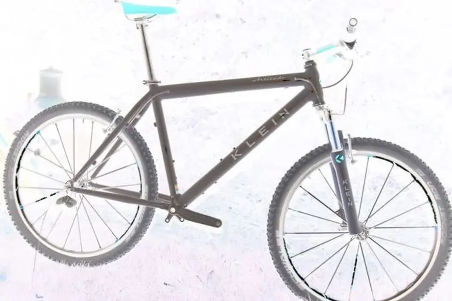 its got black tyres.webp