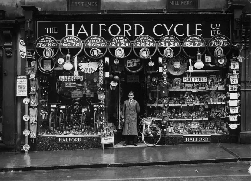 HighSt_Halfords_Late1930s_MrJoeSimmonds-manager_GeorgeHall.webp
