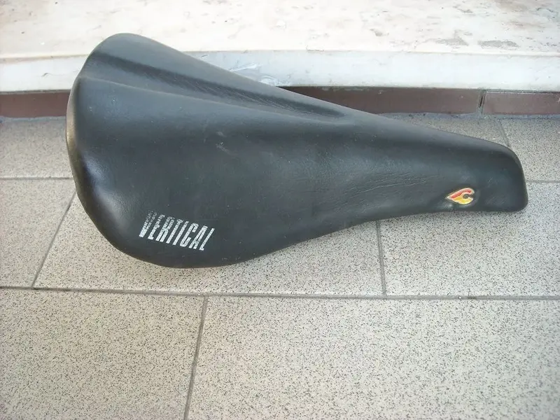 cinelli vertical saddle_02.webp