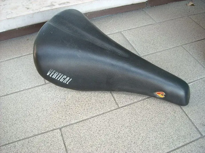 cinelli vertical saddle_01.webp