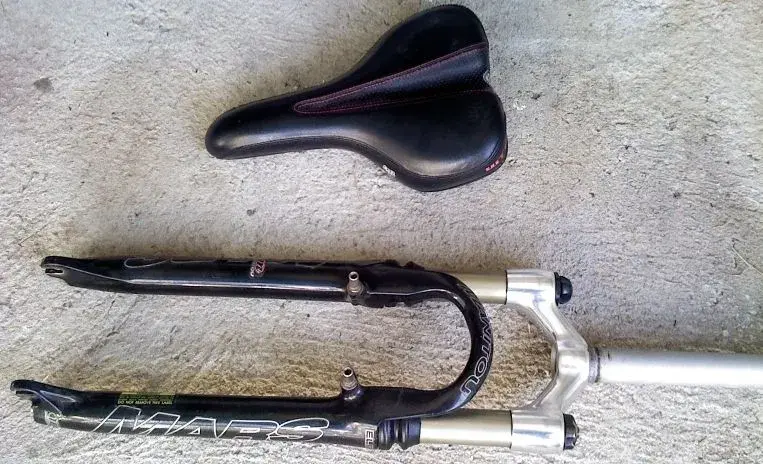 XCR-forks-seat2.webp