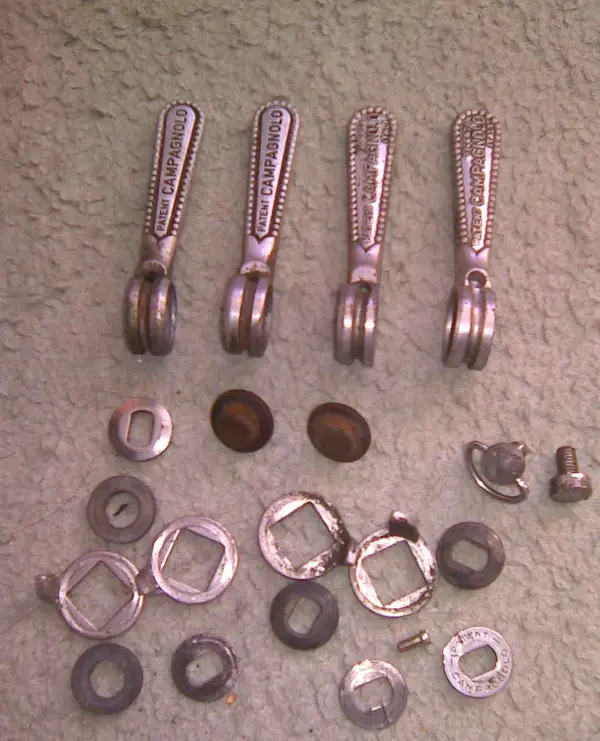 campag_gear_levers.webp