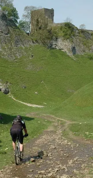 Castleton approach.webp