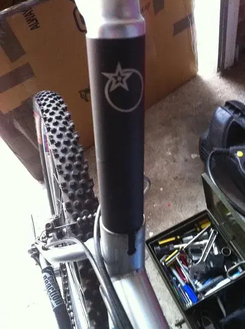NOS Orange Seatpost 29.8.webp