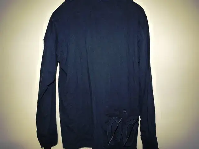 black retro top rear view.webp