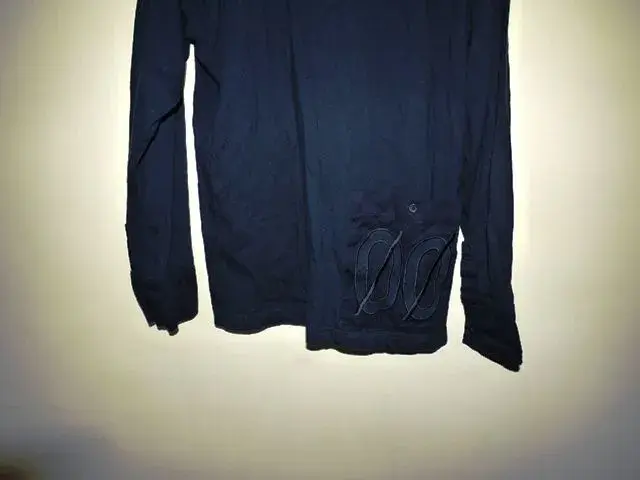 black retro top pocket.webp