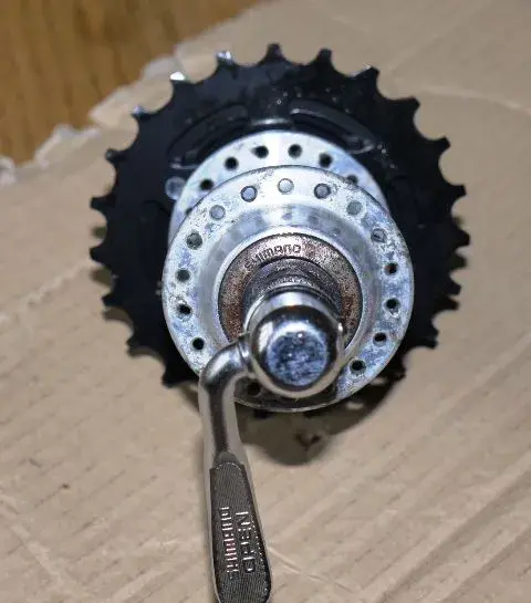 shimano hub and cassette, end on.webp