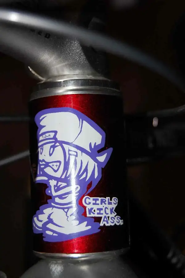 01 - Head Badge [S].webp
