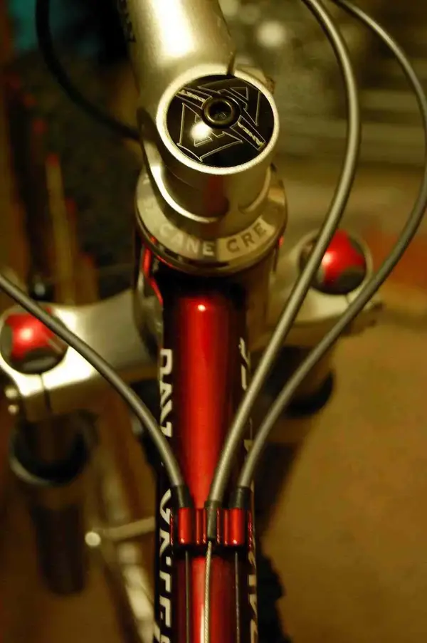 05 - Headtube Overhead [S].webp