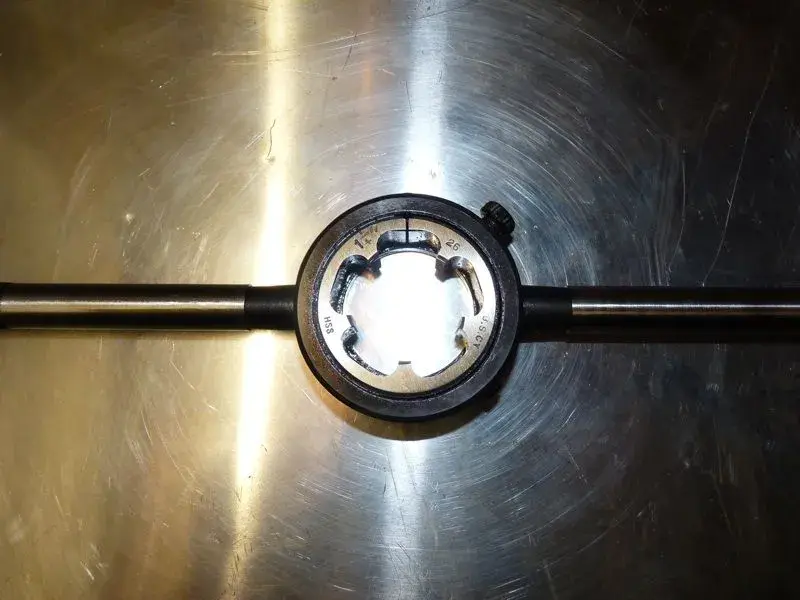 thread cutter.webp