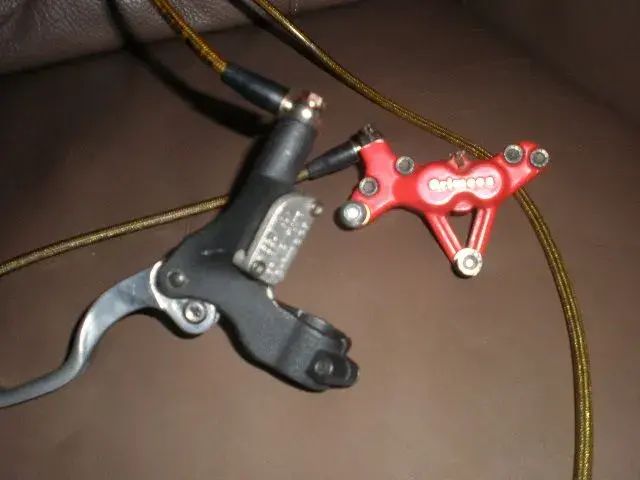 hydraulic brakes 003.webp
