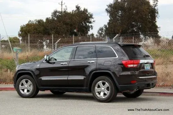 2012-Jeep-Grand-Cherokee-Overland-Summit-003-550x367.webp