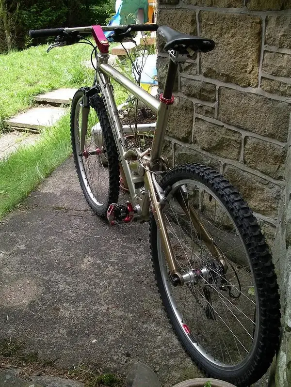 Sintesi Bromont Left Rear.webp