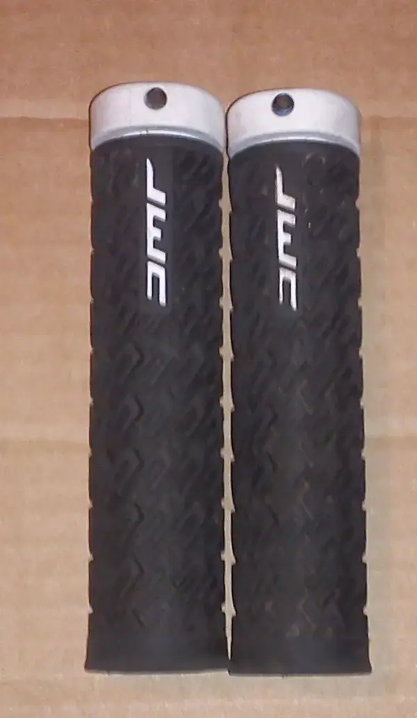 DMR grips 2.webp