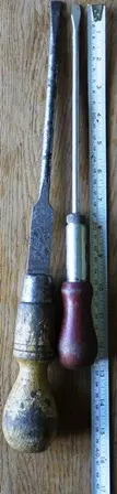 pair screwdrivers.webp