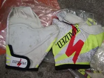 spez gloves1.webp