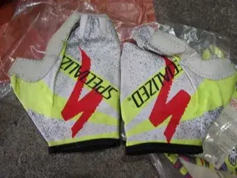 spez gloves.webp