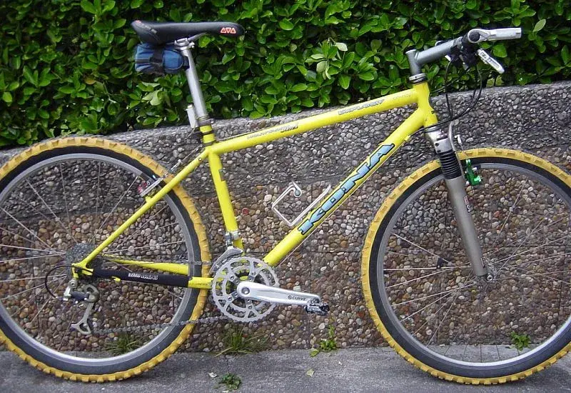 1996 Explosif size 17 in yellow.webp