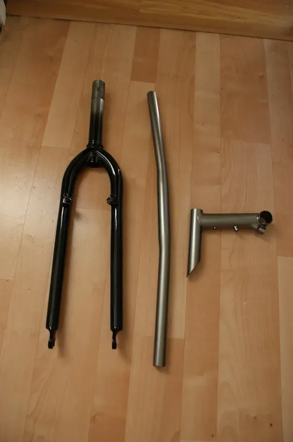 Re-painted bars, stem & forks.webp