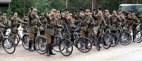 459x198xFinnish_Soldiers_with_Bicycles_2a.jpg.pagespeed.ic.wiAebJ6JjS.webp