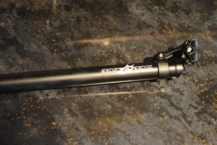 race face evolve xc 26.8mm seatpost.webp