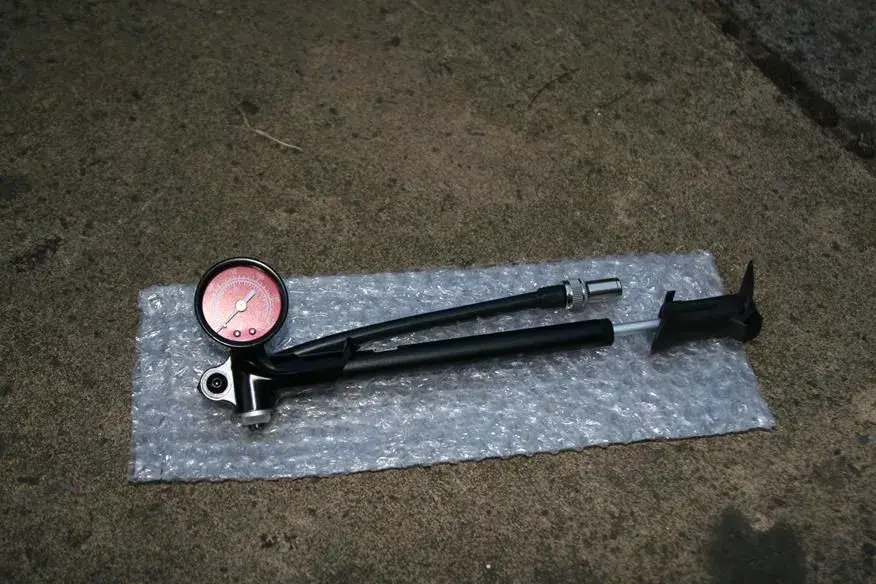 RockShox fork pump 1.webp