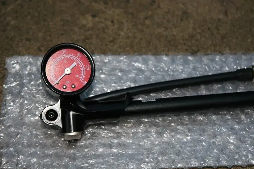 RockShox fork pump 2.webp