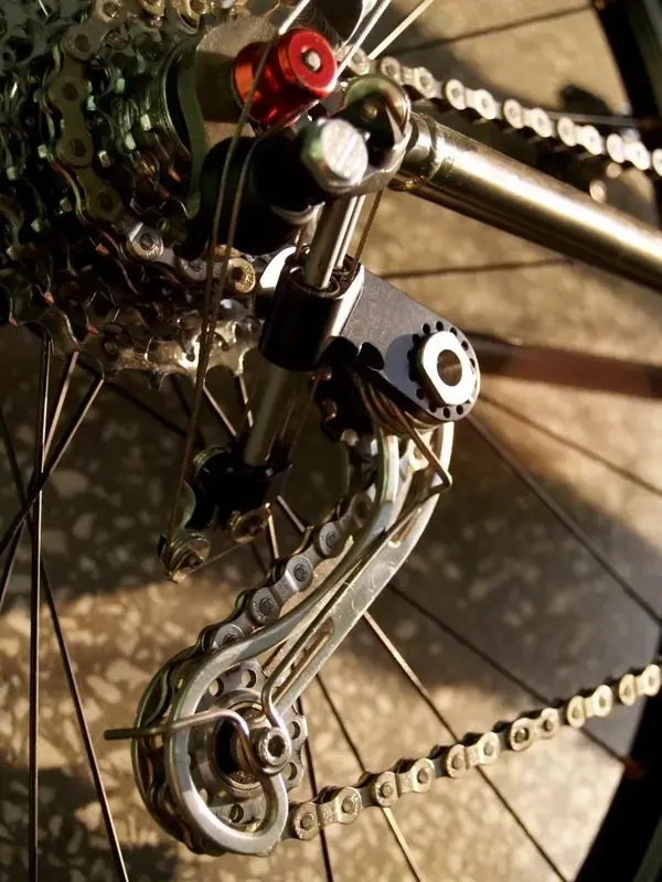 White Ind - rear cables.webp